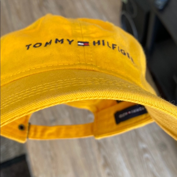 Yellow/Gold Men’s Tommy Hilfiger hat - Picture 5 of 5